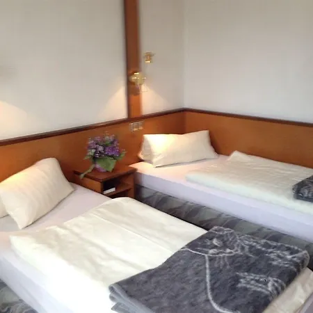 Couette-café Kircheiber Hof 3*
