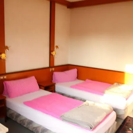 Couette-café Kircheiber Hof 3*